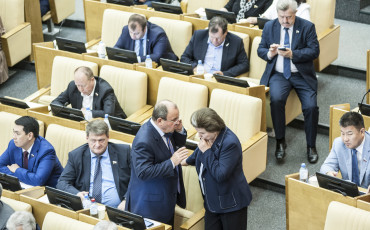Депутаты Госдумы снизили себе штрафы за прогулы