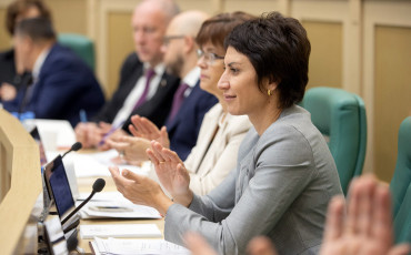 С Новым годом, пошёл на… работу