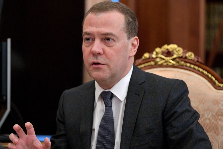 Медведев призвал пересмотреть «мусорные» тарифы