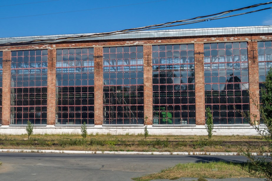 Под обломками цехов