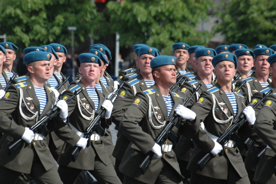 Военным и полицейским увеличат ряд выплат