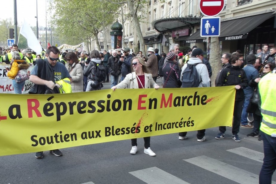 «Желтые жилеты» и профсоюзы ответили Макрону новыми акциями протеста