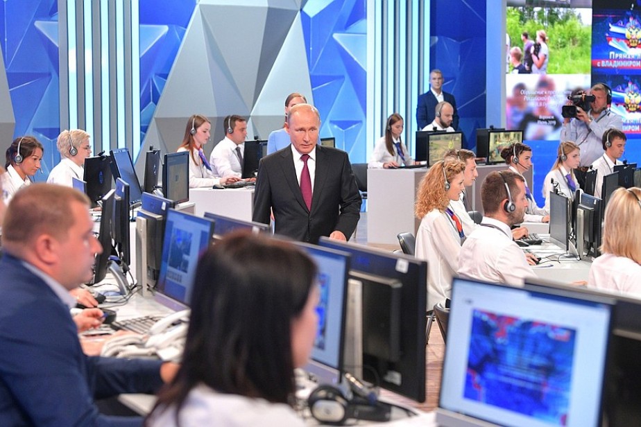 Путин обратил внимание на падение уровня доходов россиян