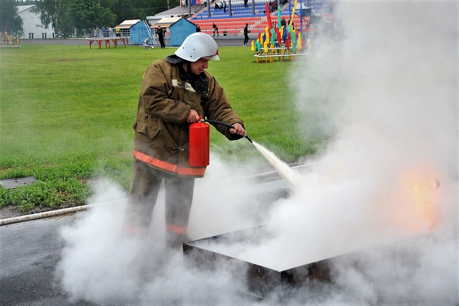Пожарным повысят зарплату до 24,8 тыс. рублей Пожарным повысят зарплату до 24,8 тыс. рублей