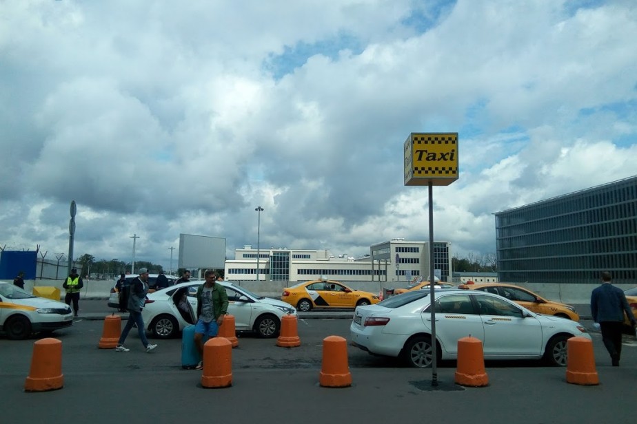 Таксистов предложили оцифровать Таксистов предложили оцифровать