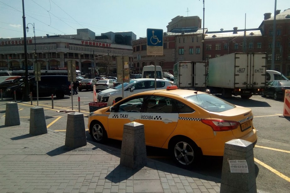 Более трети московских таксистов работают без выходных
