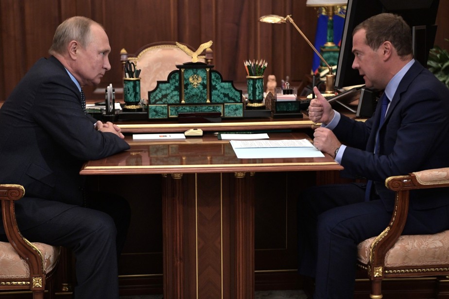 Путин и Медведев обсудили перспективы бюджета 2020-2022