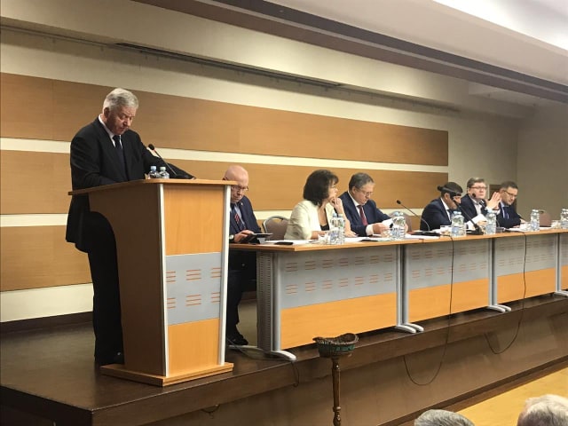 Курс профсоюзов на демократический централизм принят Курс профсоюзов на демократический централизм принят