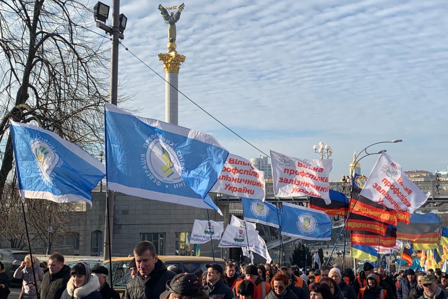 «Стоп» трудовому рабству!» – профсоюзы Украины провели протестный пикет
