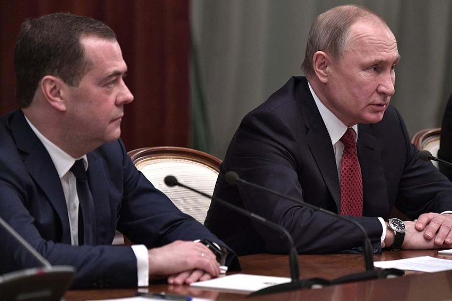 Правительство России ушло в отставку