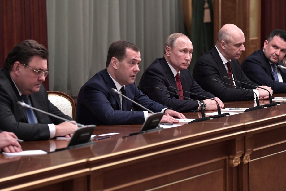 Политолог назвал причину отставки правительства