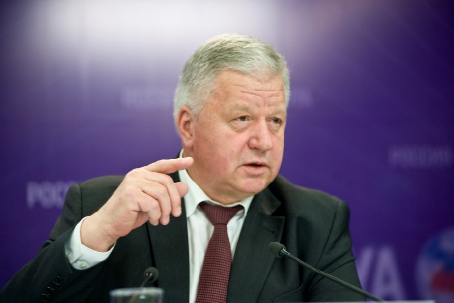 Шмаков призвал принять активное участие в голосовании за поправки к Конституции Шмаков призвал принять активное участие в голосовании за поправки к Конституции