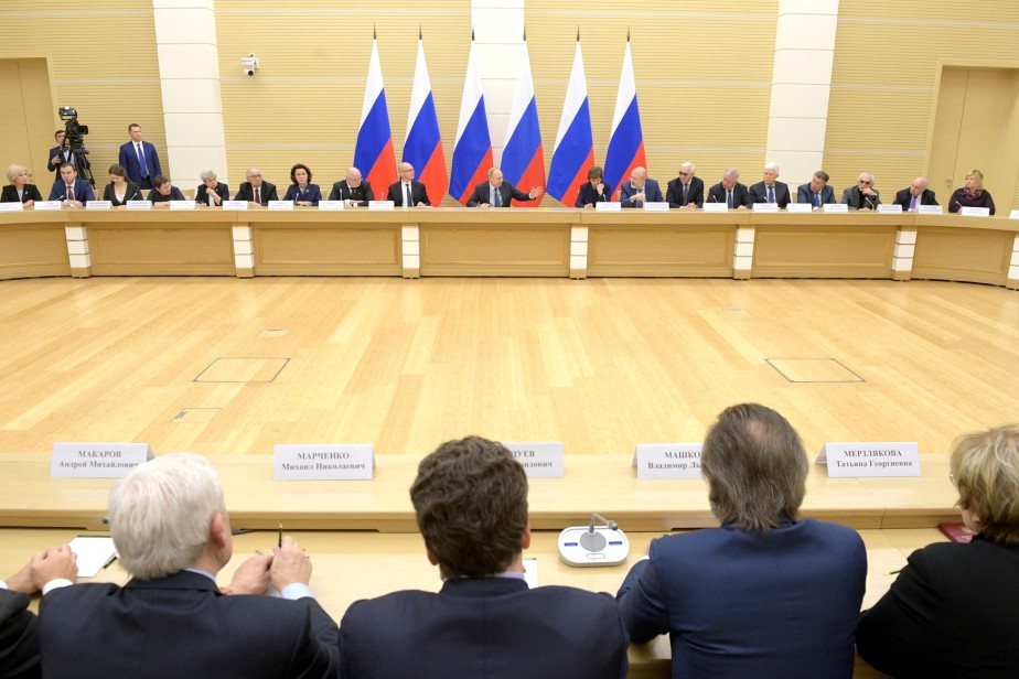 Путин: день голосования по Конституции следует сделать выходным