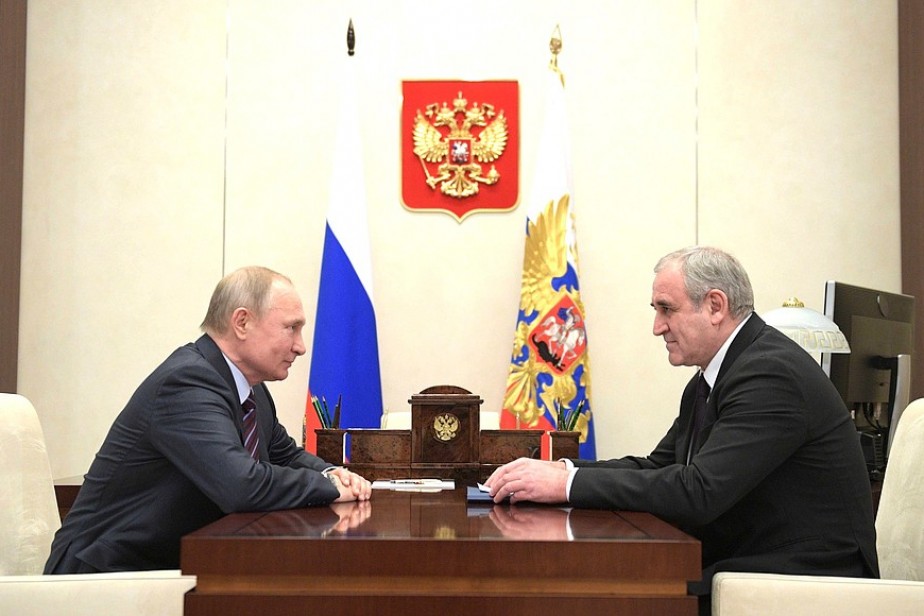 Путин поручил отменить комиссию за оплату ЖКХ