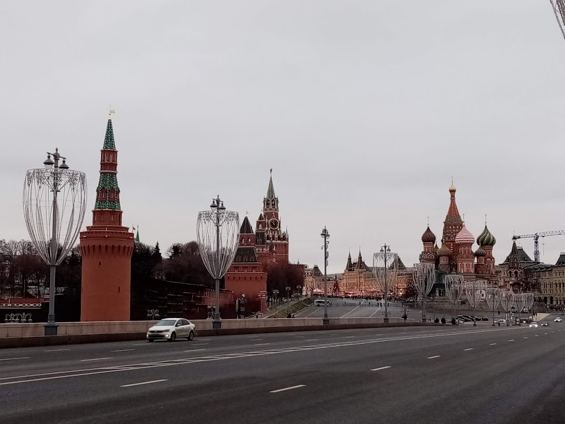 В Москве введут пропускную систему и приостановят работу почти всех предприятий В Москве введут пропускную систему и приостановят работу почти всех предприятий