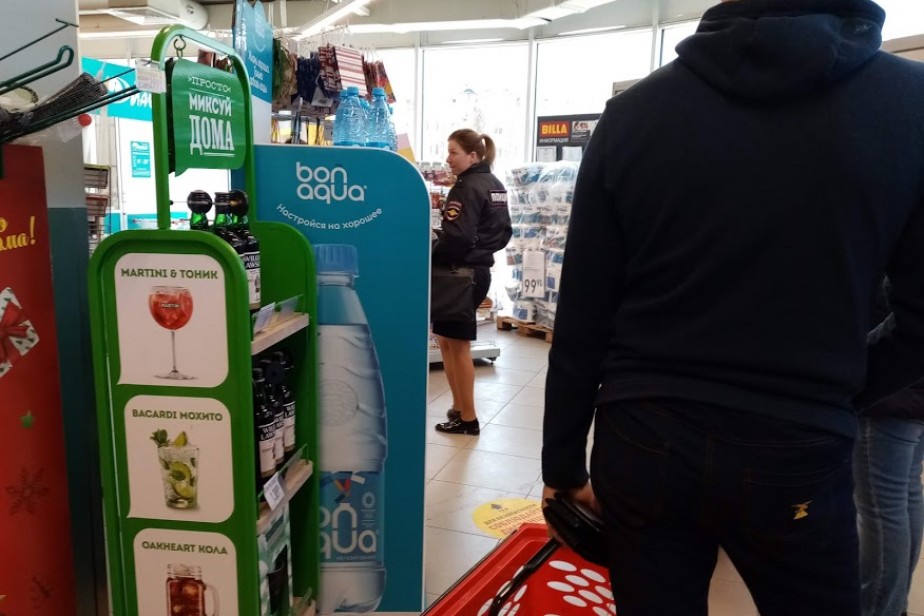 Россияне сократили расходы на большинство товаров