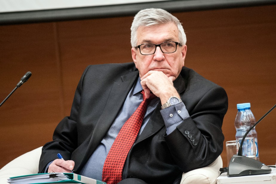 С изменением графика