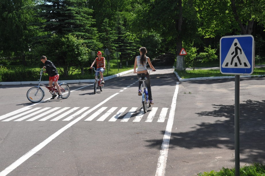 Депутаты Госдумы предложили дать отпуск родителям школьников на время каникул