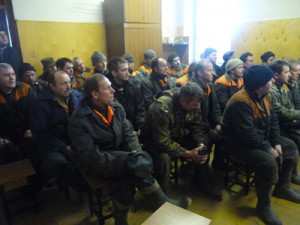 Работники «Светлозерсклеса» приостановили работу из-за долгов по зарплате