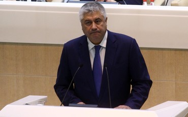 Следить - и не болтать...