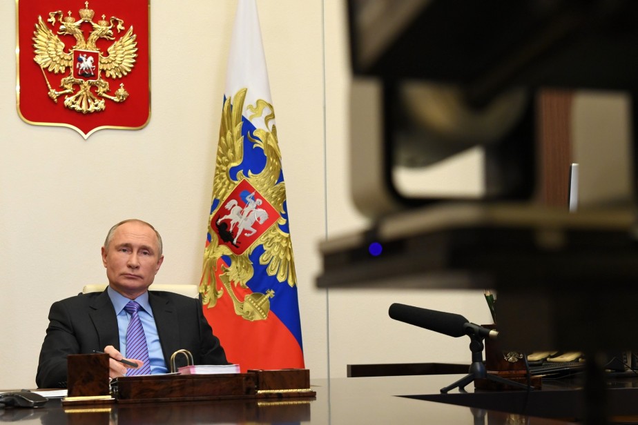 Путин не исключил введения страховки для учителей в условиях пандемии Путин не исключил введения страховки для учителей в условиях пандемии