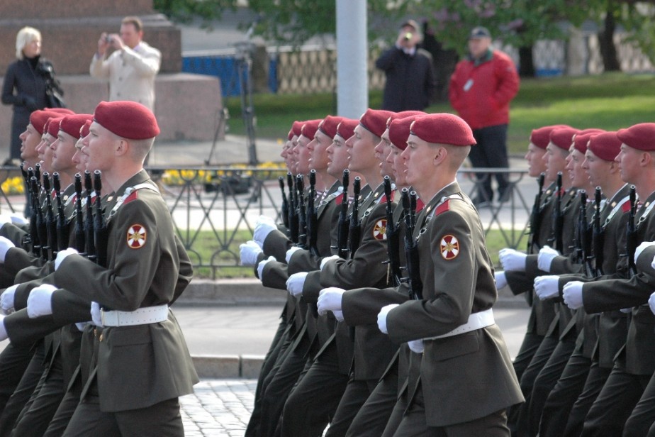В феврале россиян ожидает шестидневная рабочая неделя В феврале россиян ожидает шестидневная рабочая неделя