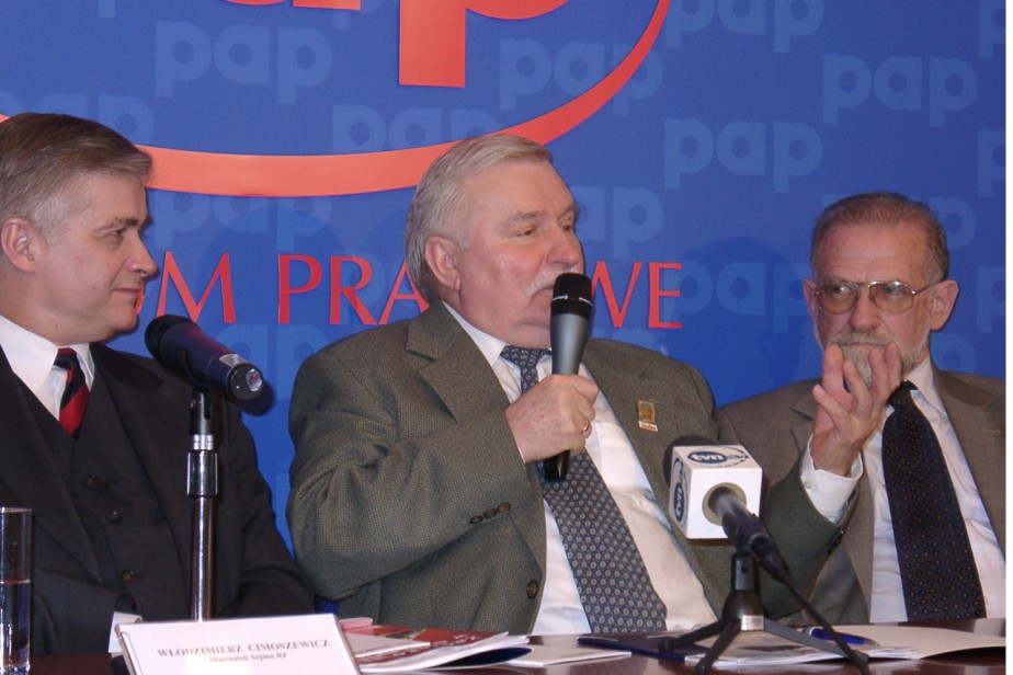 Бывший президент Польши не может прожить на пенсию Бывший президент Польши не может прожить на пенсию