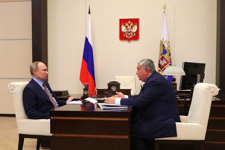 Сечин рассказал Путину о зарплатах в «Роснефти» Сечин рассказал Путину о зарплатах в «Роснефти»