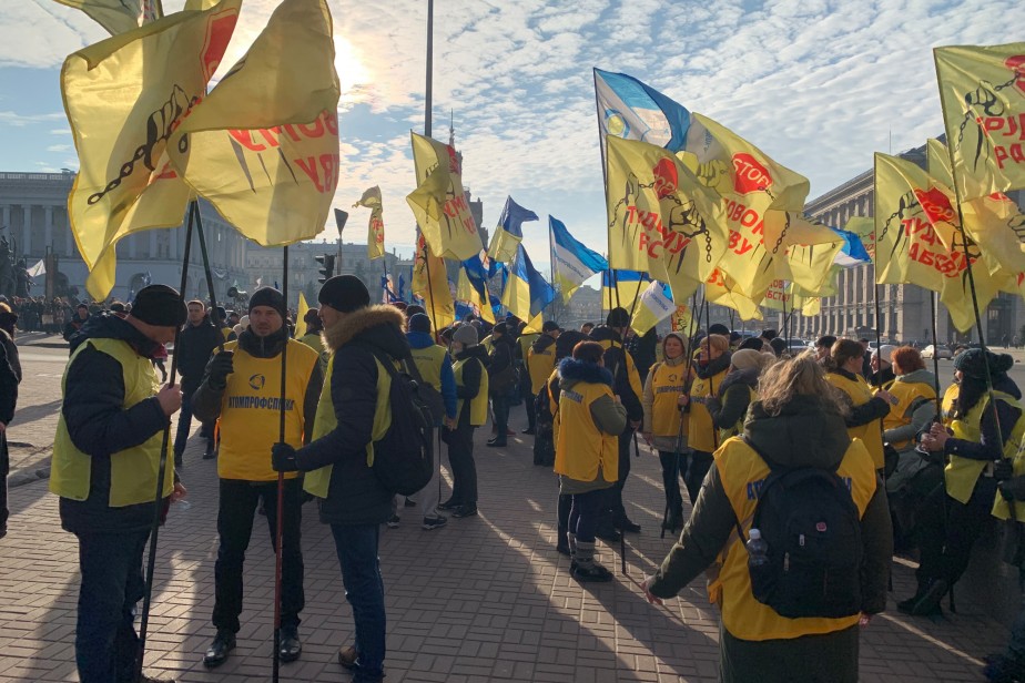 Профсоюзы Украины требуют отозвать антирабочие законопроекты из Рады