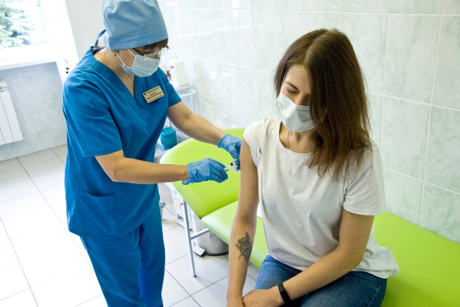 Московские медики получат выплаты за проведение вакцинации от коронавируса