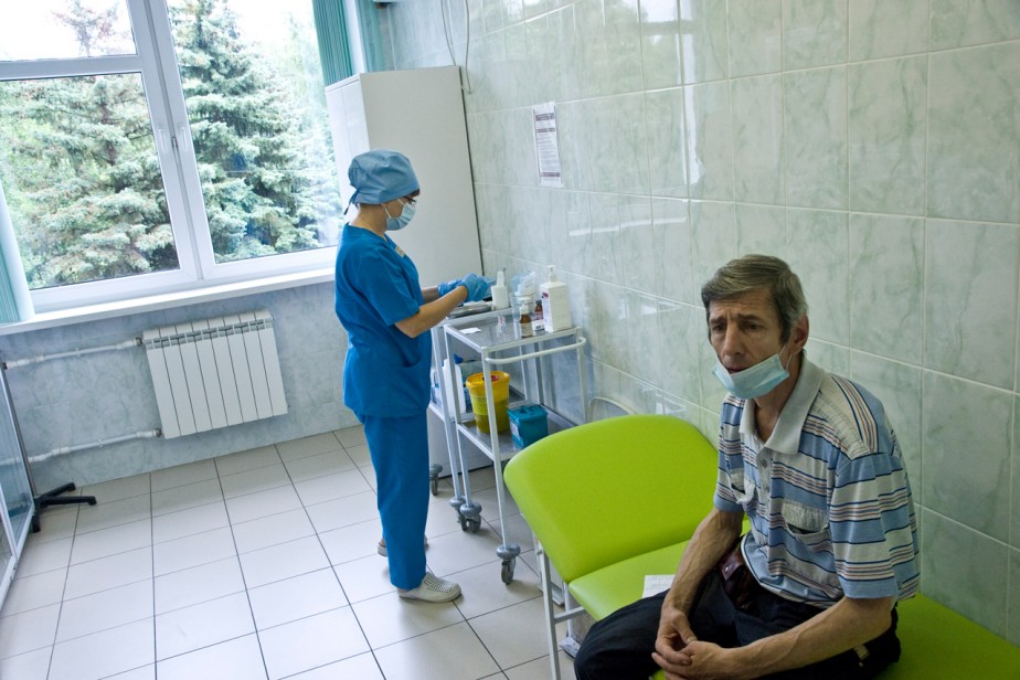 Обязательная вакцинация для ряда работников введена в Свердловской области