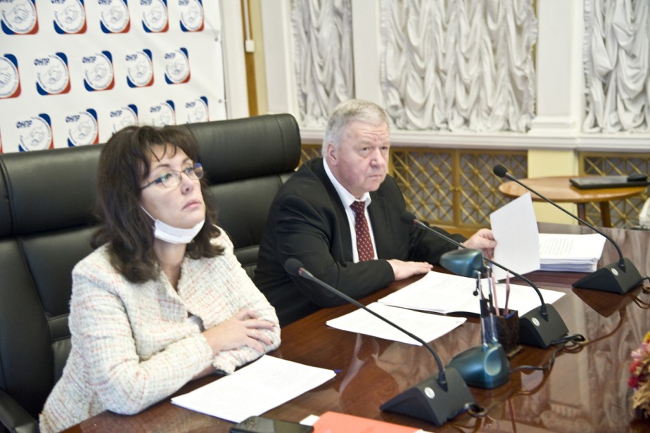 Михаил Шмаков раскритиковал предложенные размеры пособия по безработице Михаил Шмаков раскритиковал предложенные размеры пособия по безработице