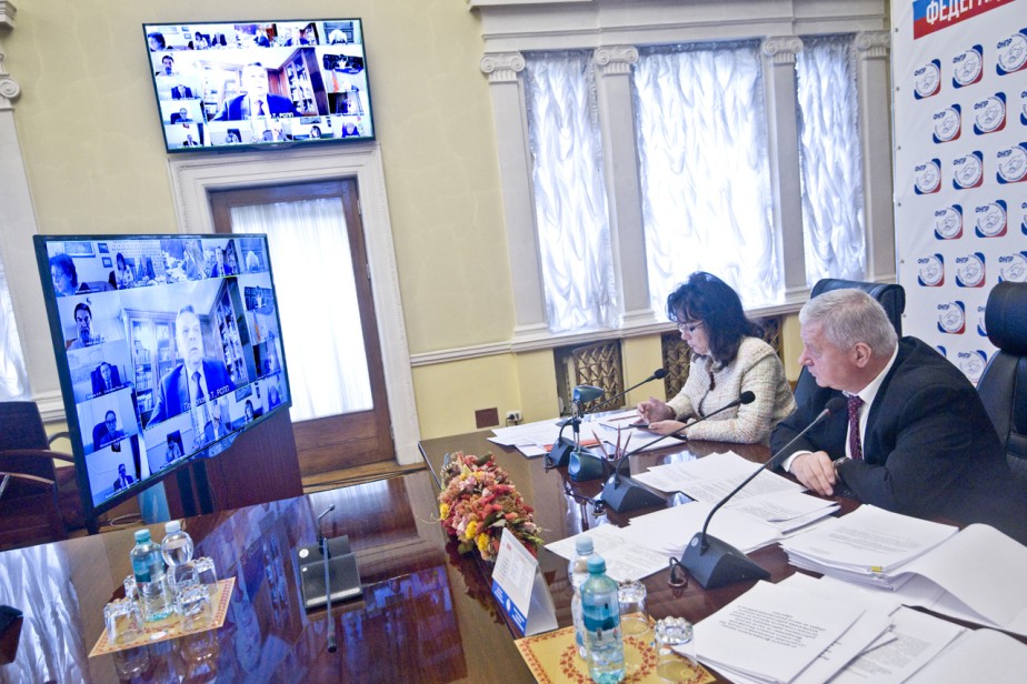 Минтруд планирует обсудить объединение соцфондов в ноябре