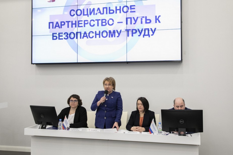 В Курске прошел круглый стол по охране труда В Курске прошел круглый стол по охране труда