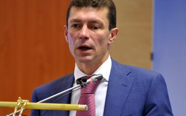 Министр здесь, министр там