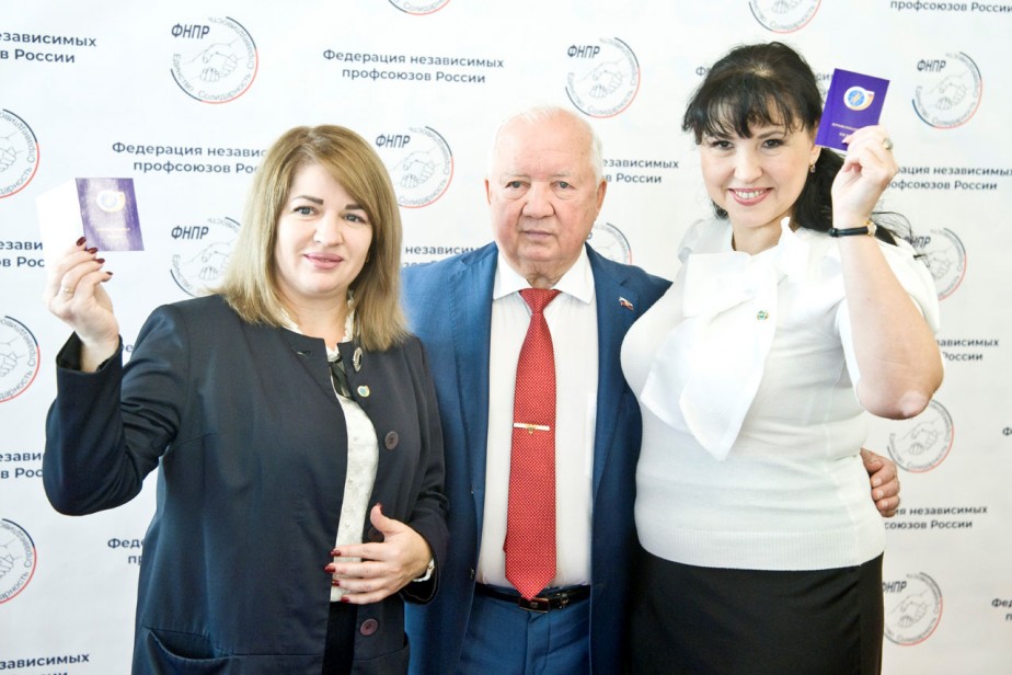 Полку связистов прибыло