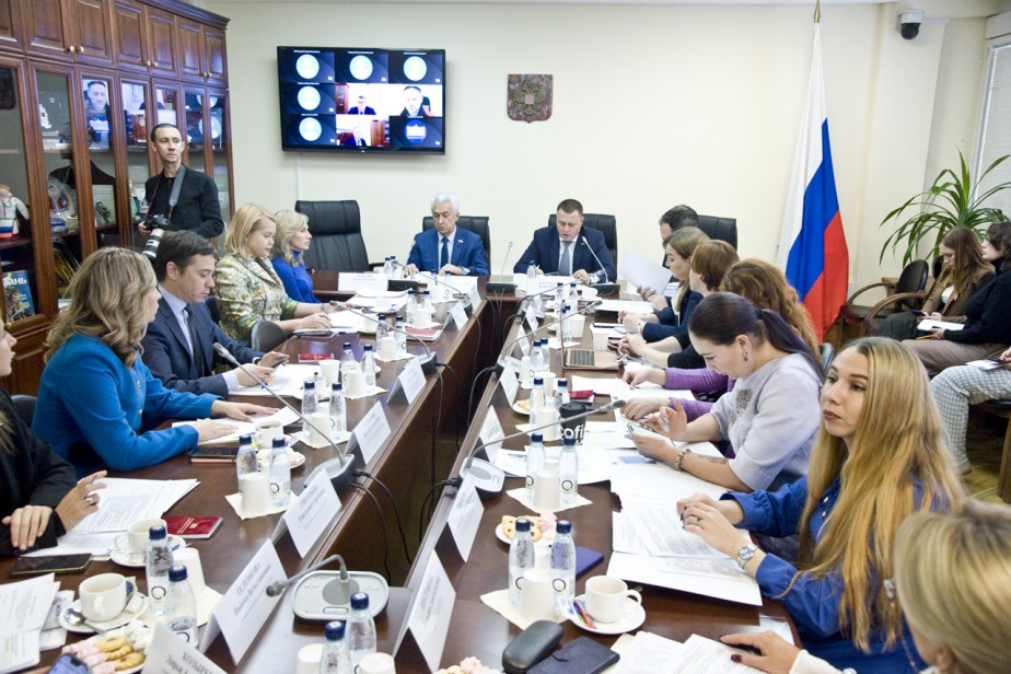 Систематизировать практики наставничества намерены в Госдуме