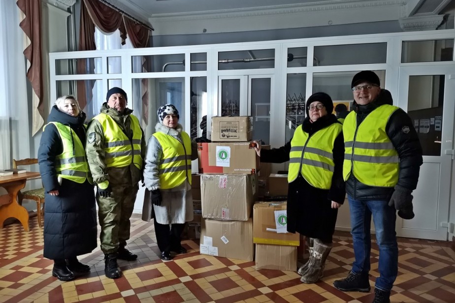 Активисты СЛПК передали вещи и продукты питания участникам СВО