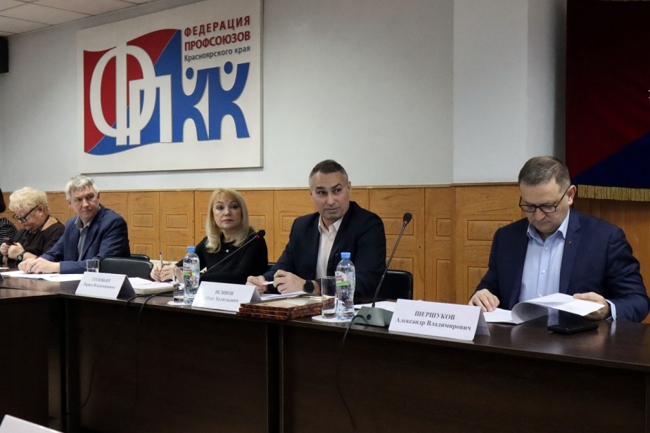 Помахать флагом и уехать в кадровом лифте?..