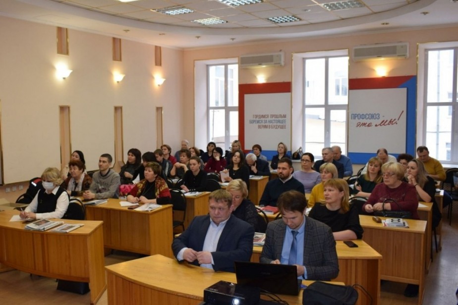 Свердловский профсоюз строителей обсудил с профактивом изменения в трудовом законодательстве