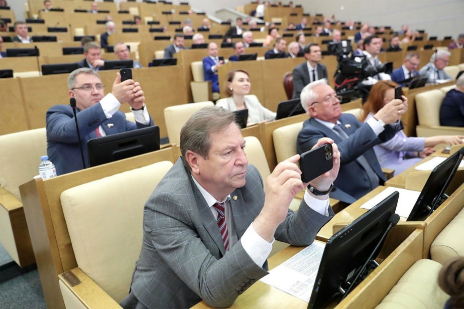 Зачетки на стол