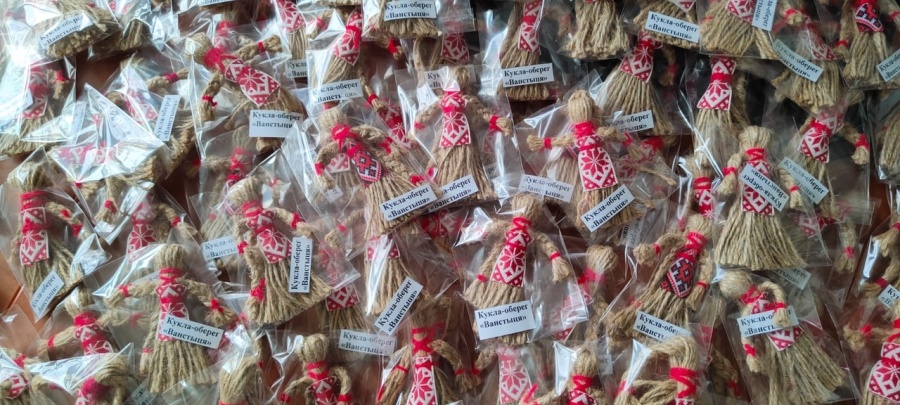 Сотрудники налоговой службы Мордовии изготовили обереги для бойцов СВО