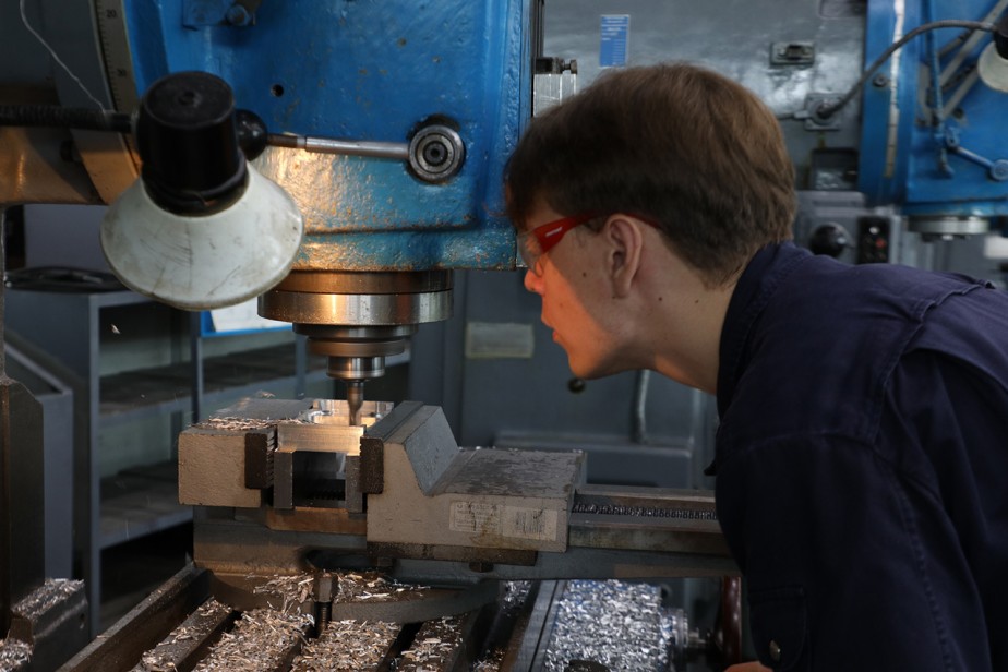  Иркутский авиационный завод: обучение молодых специалистов и система наставничества - видеорепортаж