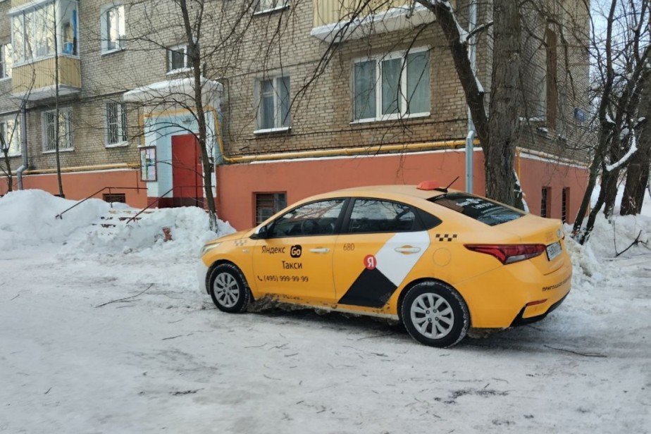 На Колыме мигрантам запретили управлять такси и автобусами