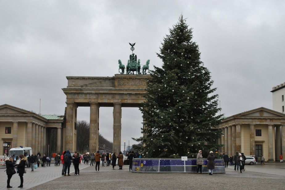 Тысячи немецких госслужащих вышли на забастовку