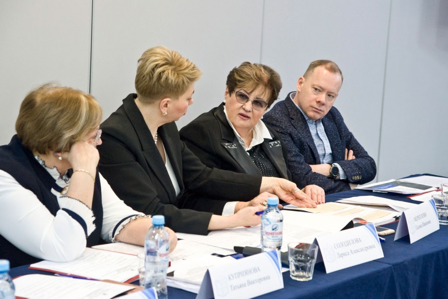 И труд, и достоинство, и крылья