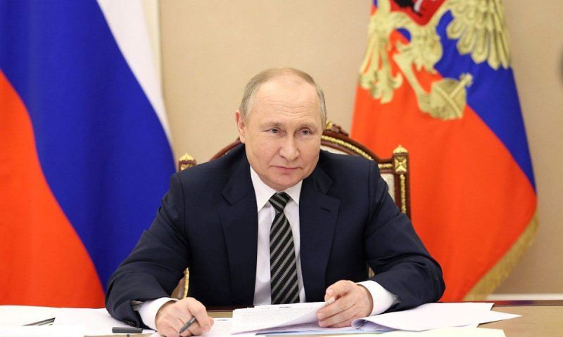 Путин подписал указ о новых выплатах семьям с детьми Путин подписал указ о новых выплатах семьям с детьми