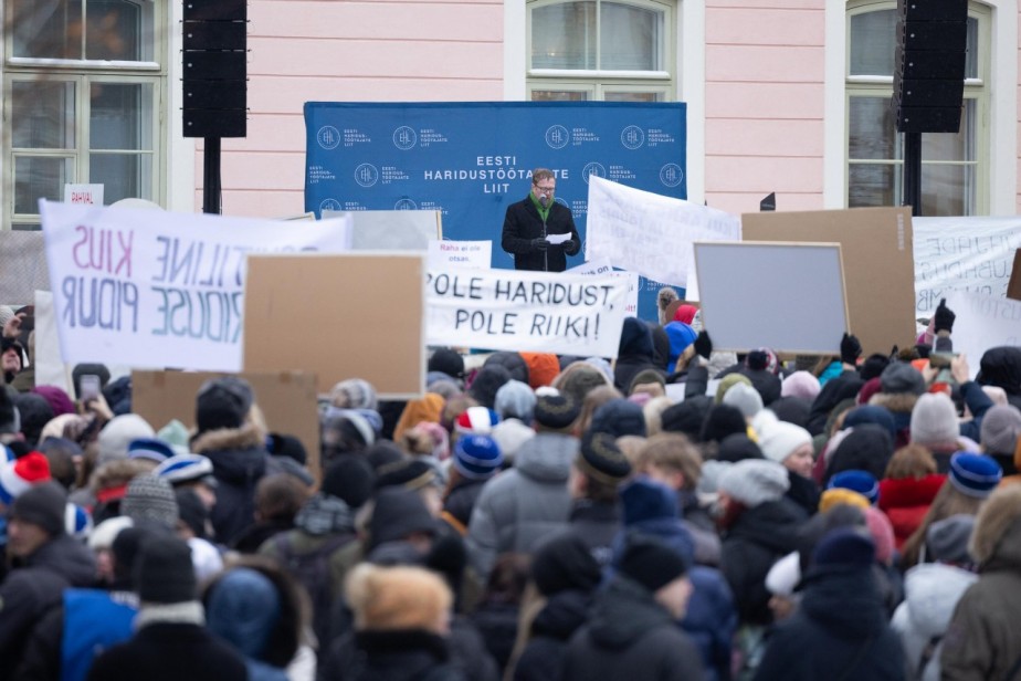 Учителя Эстонии вышли на бессрочную забастовку Учителя Эстонии вышли на бессрочную забастовку