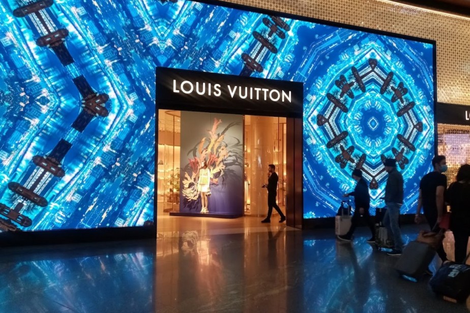 Депутат призвал сократить чиновников и отказаться от роскоши