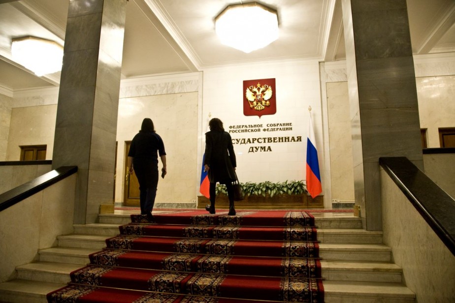 Россияне назвали профессии с неоправданно высокими зарплатами